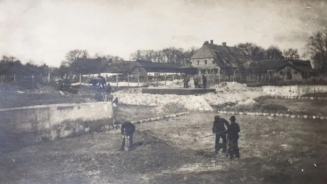 Teich im Bau 1919